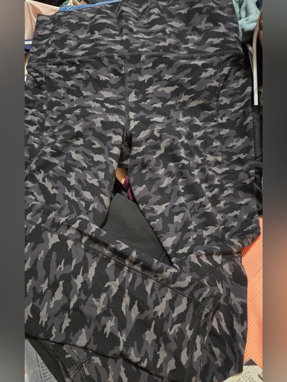 Salutation Stash Pocket II Athleta Black & Gray Camo Tight In 7/8